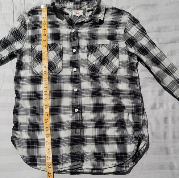 Levi's boyfriend fit button down shirt - Picture 6 of 7
